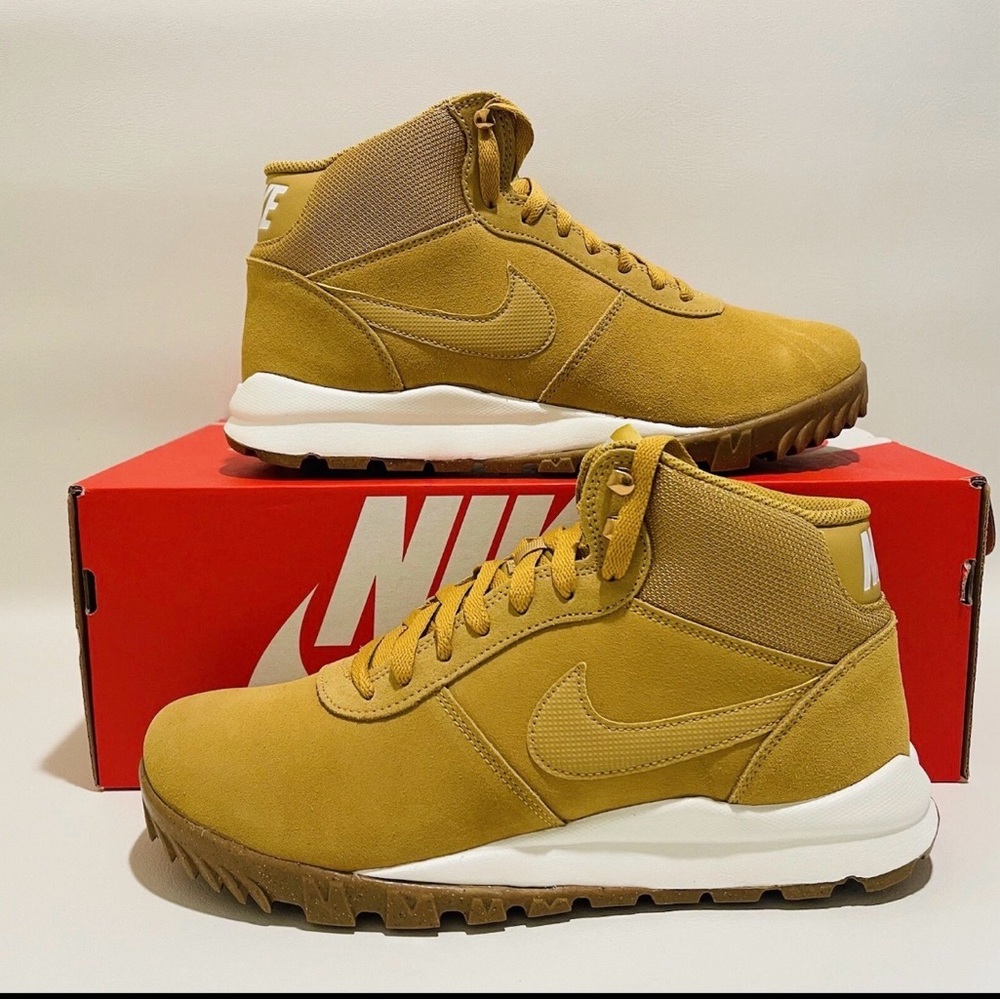 Nike Hoodland Suede Boots Haystack Sail Gum Brown Men's Size 12 - 654888-727